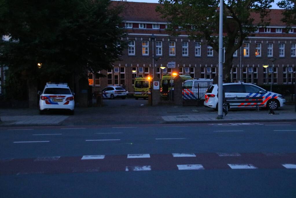 Politie zoekt naar verdachte na steekpartij