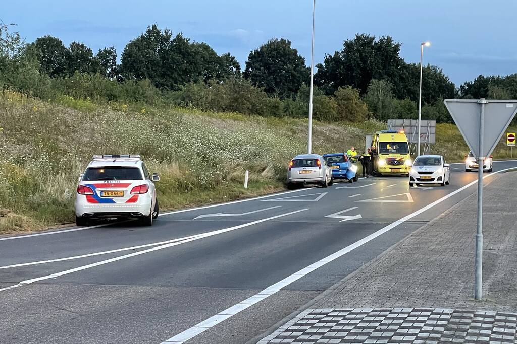 Schade aan personenauto door botsing met vrachtwagen