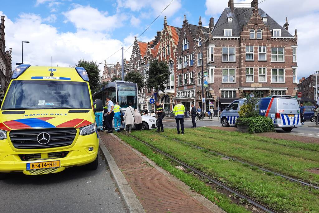 Botsing tussen tram en auto in Delfshaven