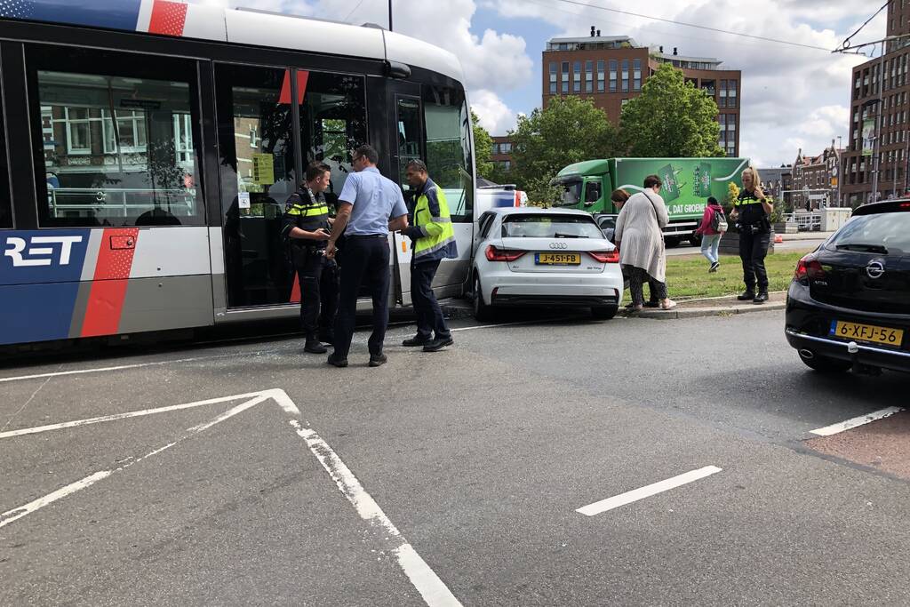 Botsing tussen tram en auto in Delfshaven