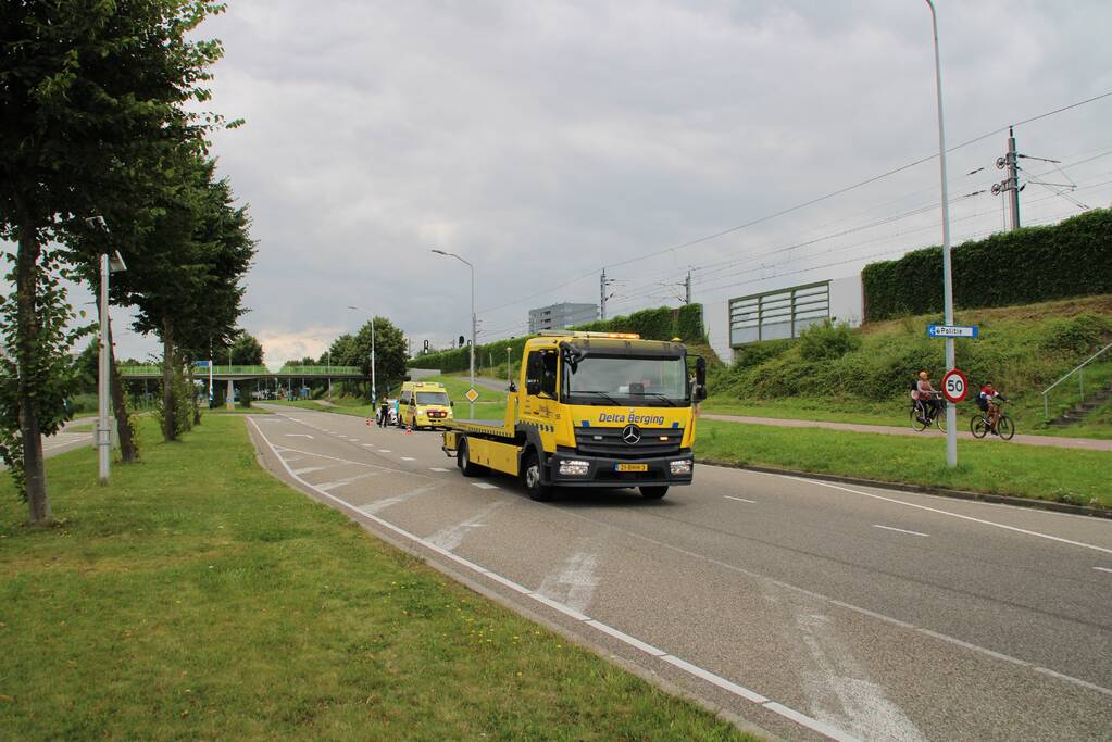 Auto belandt op de kop