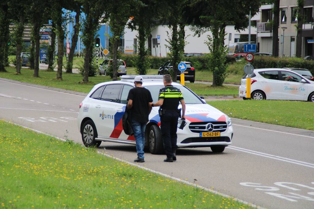 Auto belandt op de kop