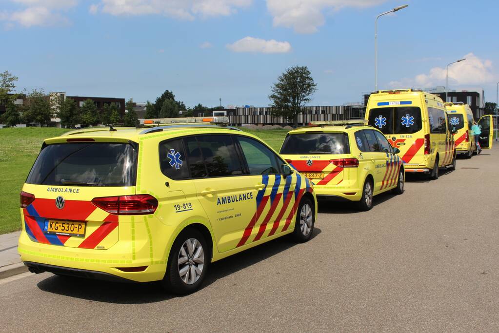 Veel hulpdiensten op de been na incident naast politiebureau