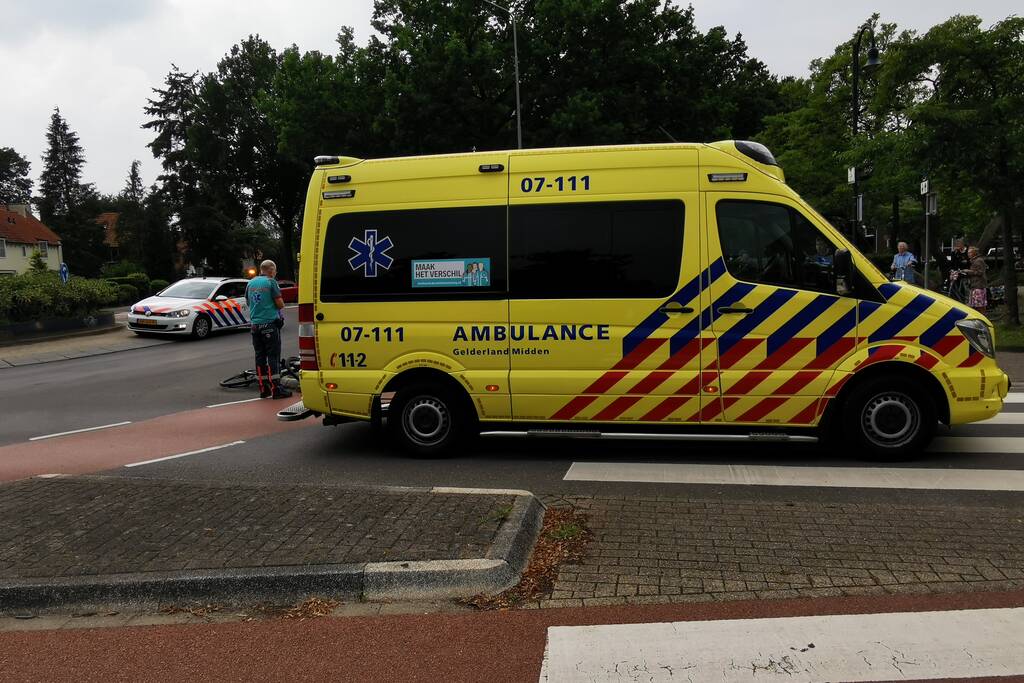 E-biker gewond bij ongeval op rotonde