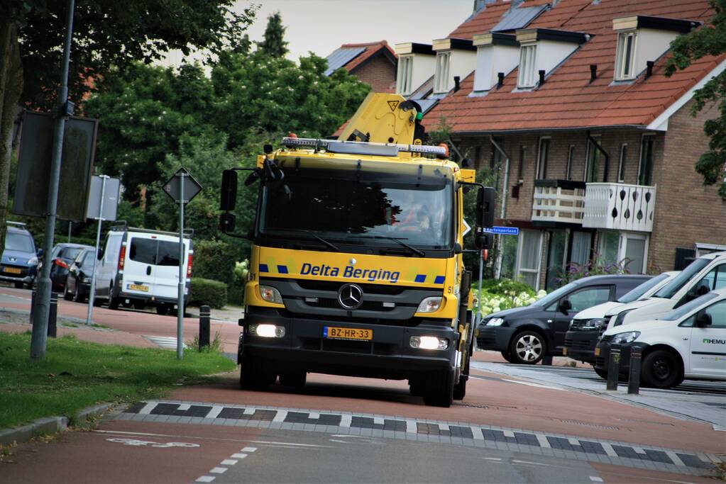 Veel schade bij botsing tussen twee auto's