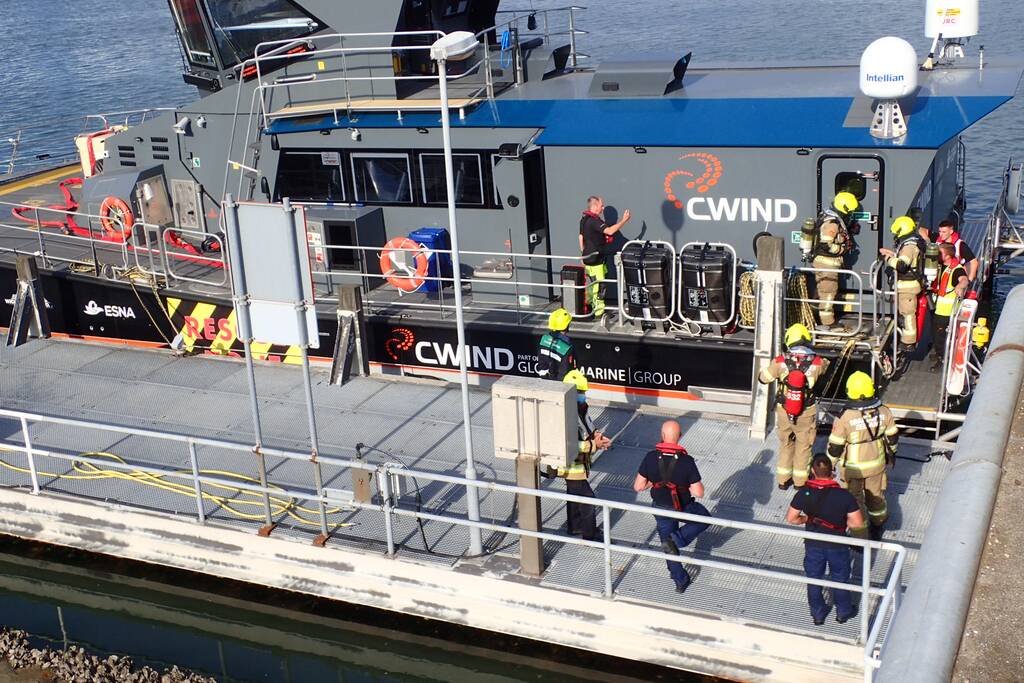 Brandweer ventileert schip door brandalarm