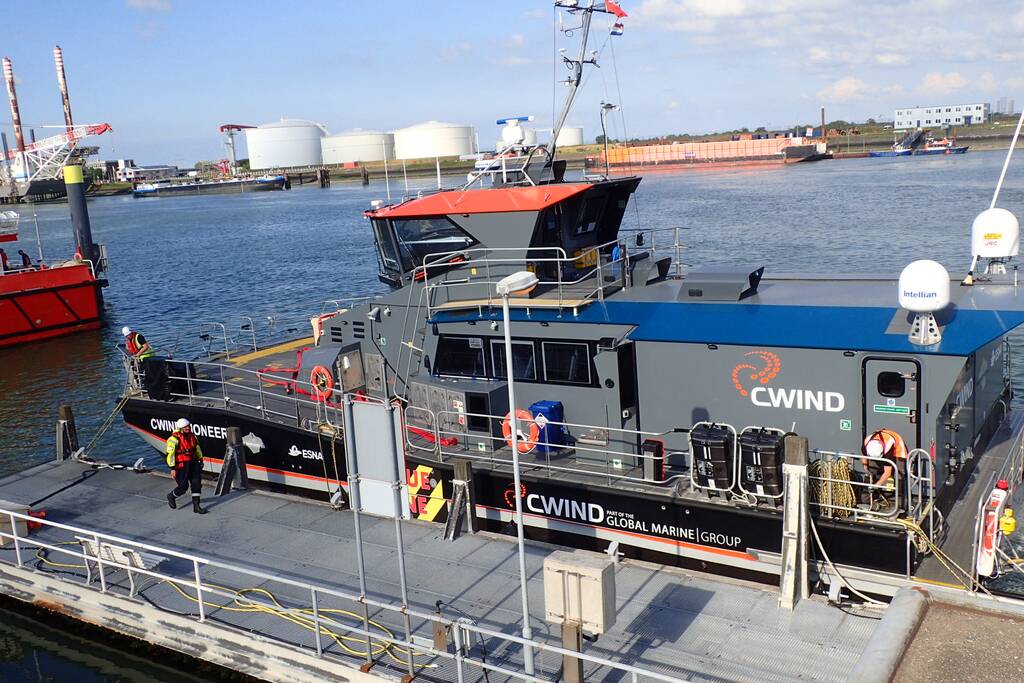 Brandweer ventileert schip door brandalarm