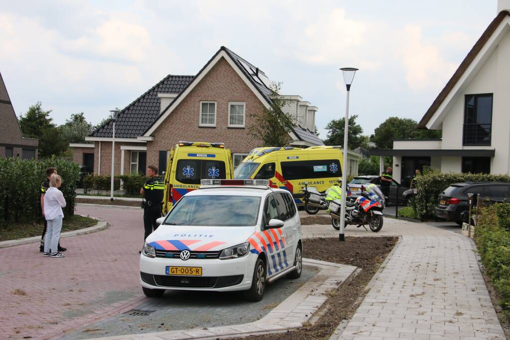 Persoon zwaargewond door incident in woning