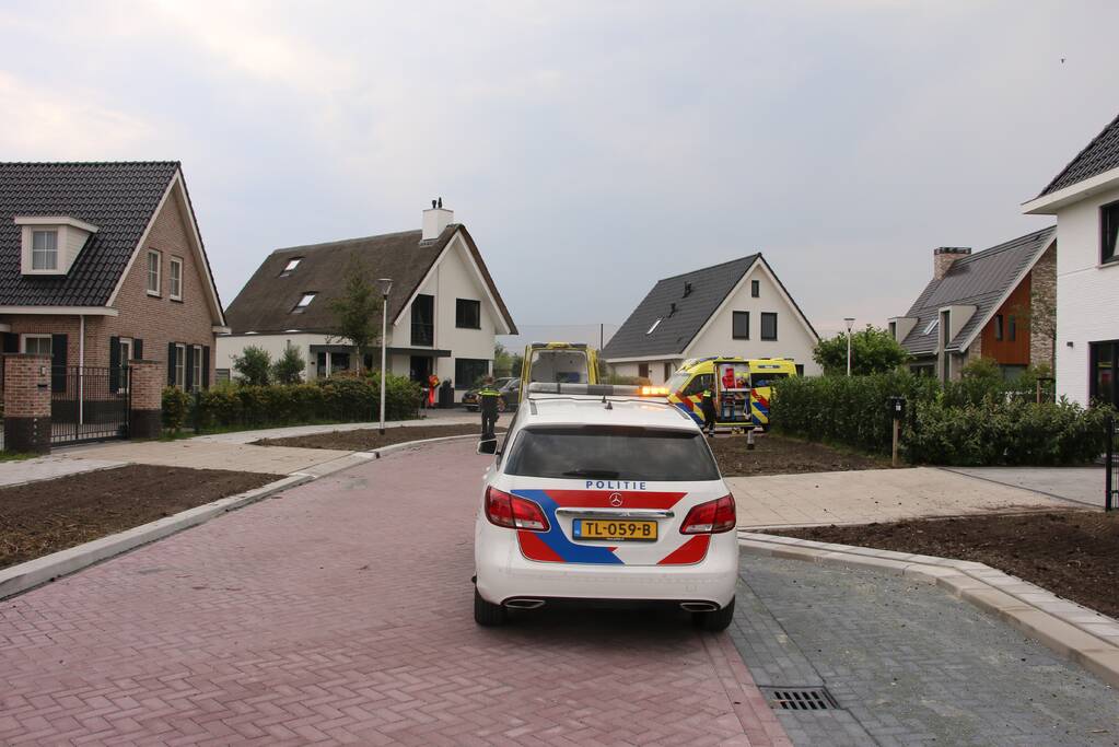 Persoon zwaargewond door incident in woning