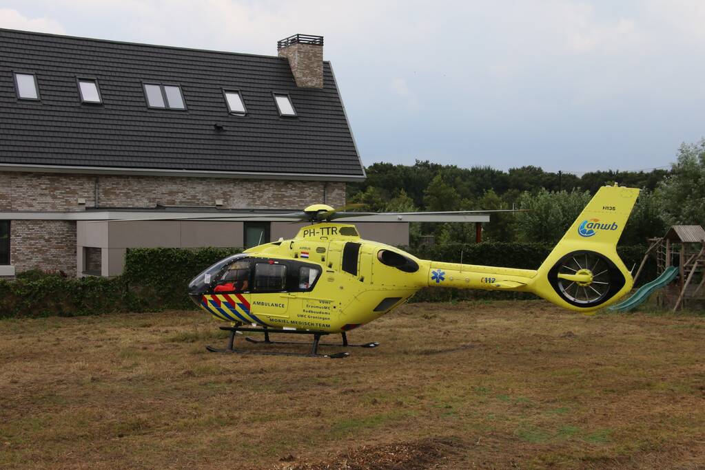 Persoon zwaargewond door incident in woning