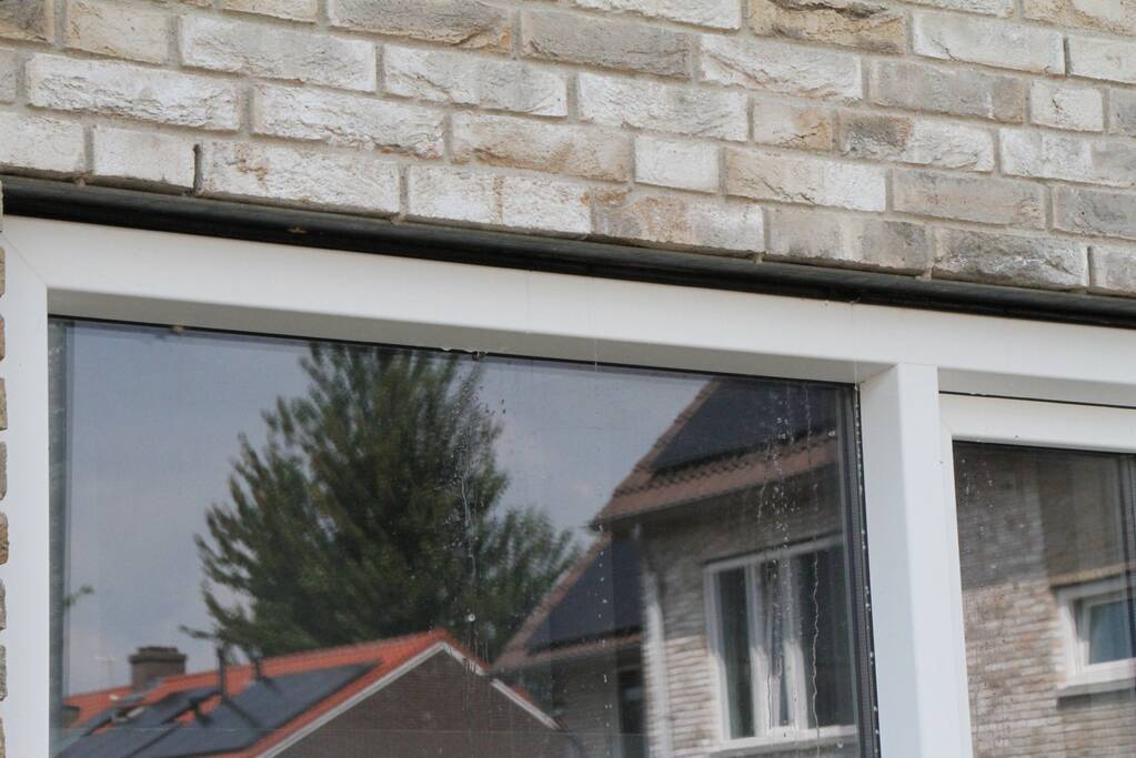 Water stroomt uit woning