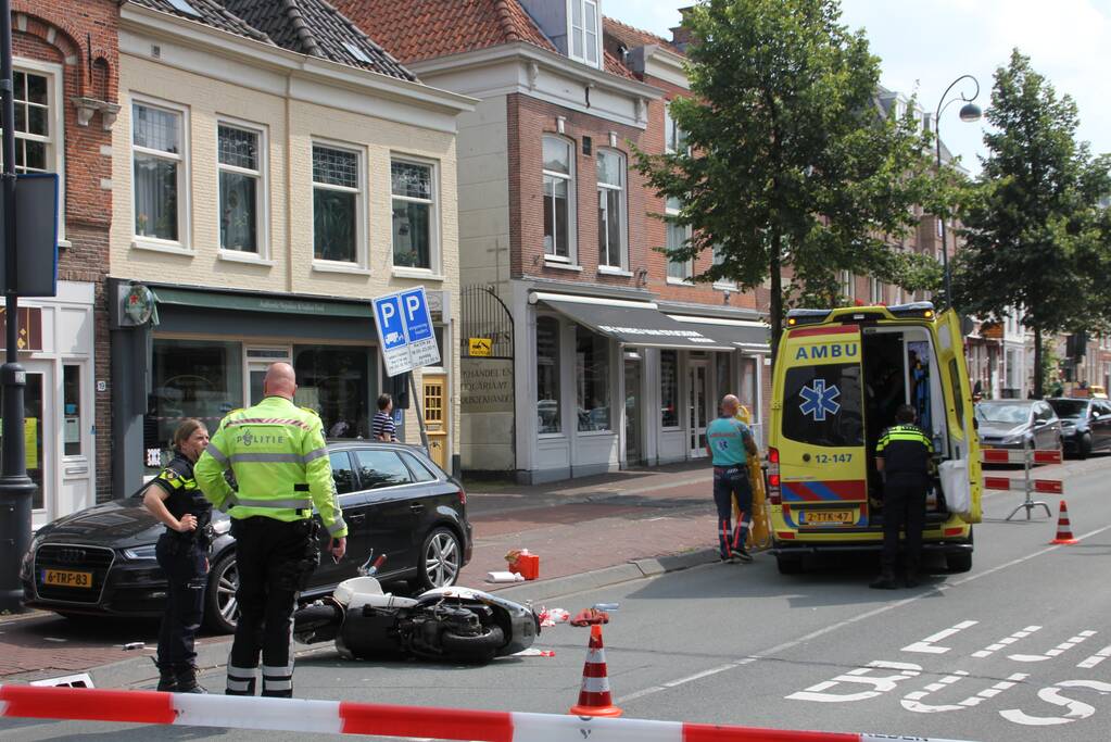 Scooterrijder zwaargewond na crash