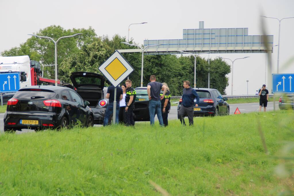 Vier auto's betrokken bij kop-staart botsing