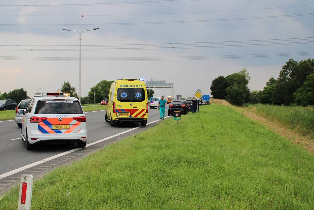 Vier auto's betrokken bij kop-staart botsing