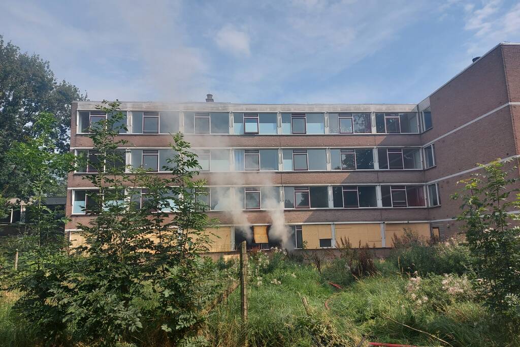 Veel rookontwikkeling door brand in appartement