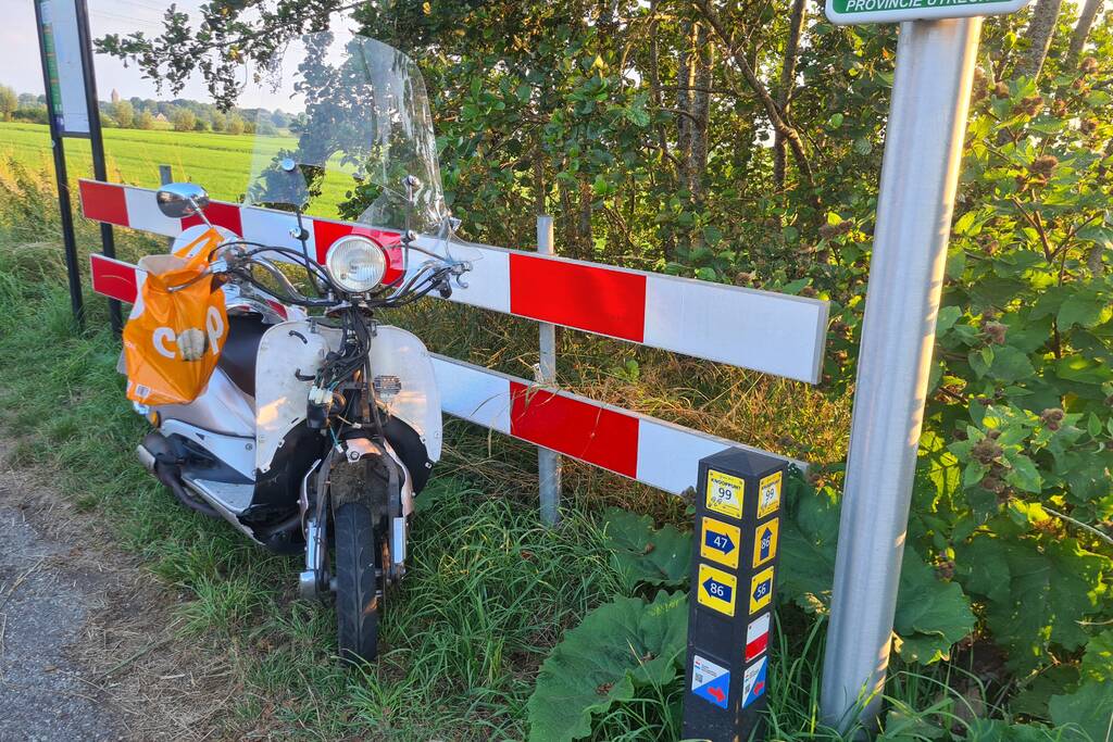 Scooterbestuurster gewond door botsing met schakelbrommer