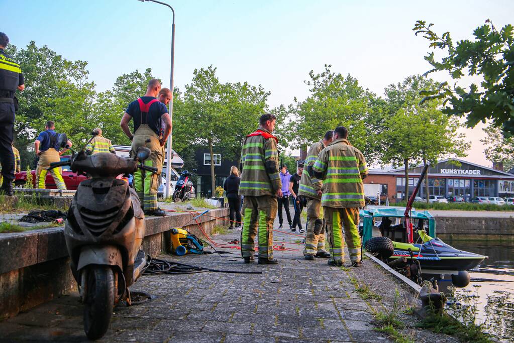 Magneetvissers vinden scooter en quad