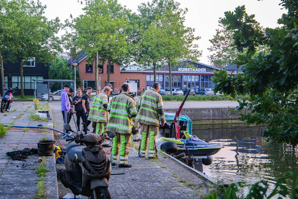 Magneetvissers vinden scooter en quad