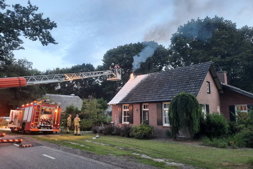 Veel rookontwikkeling door schoorsteenbrand
