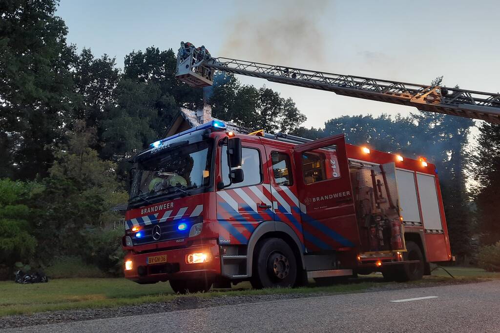 Veel rookontwikkeling door schoorsteenbrand