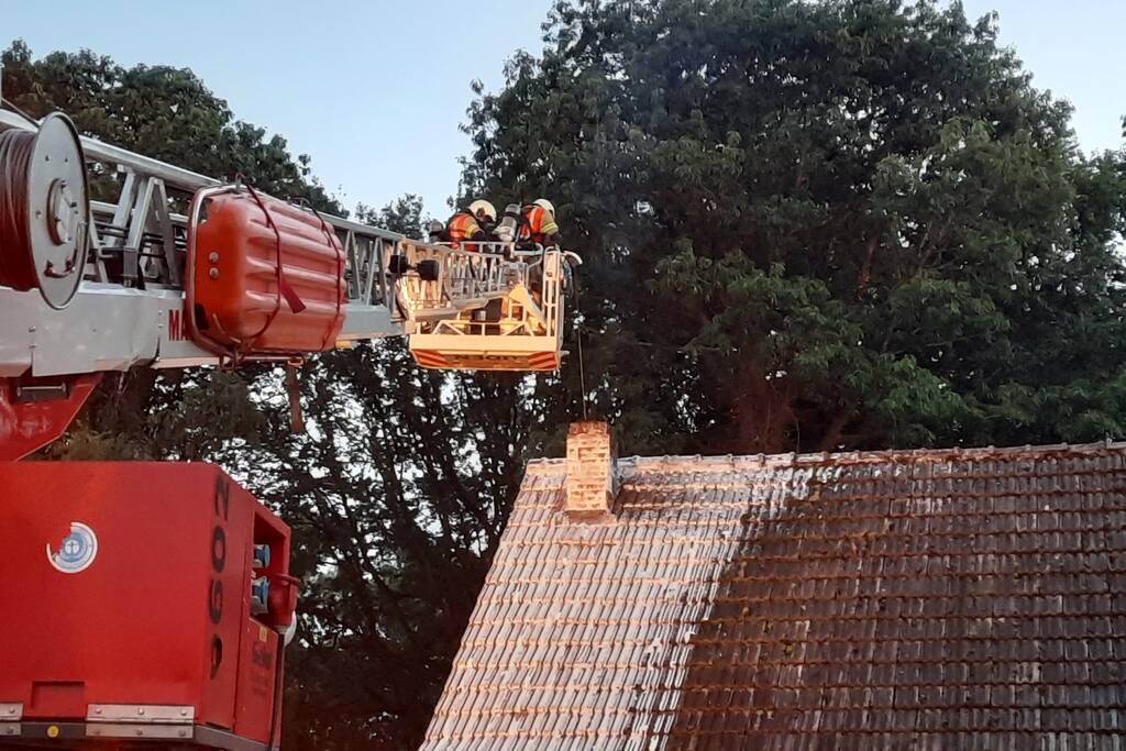 Veel rookontwikkeling door schoorsteenbrand