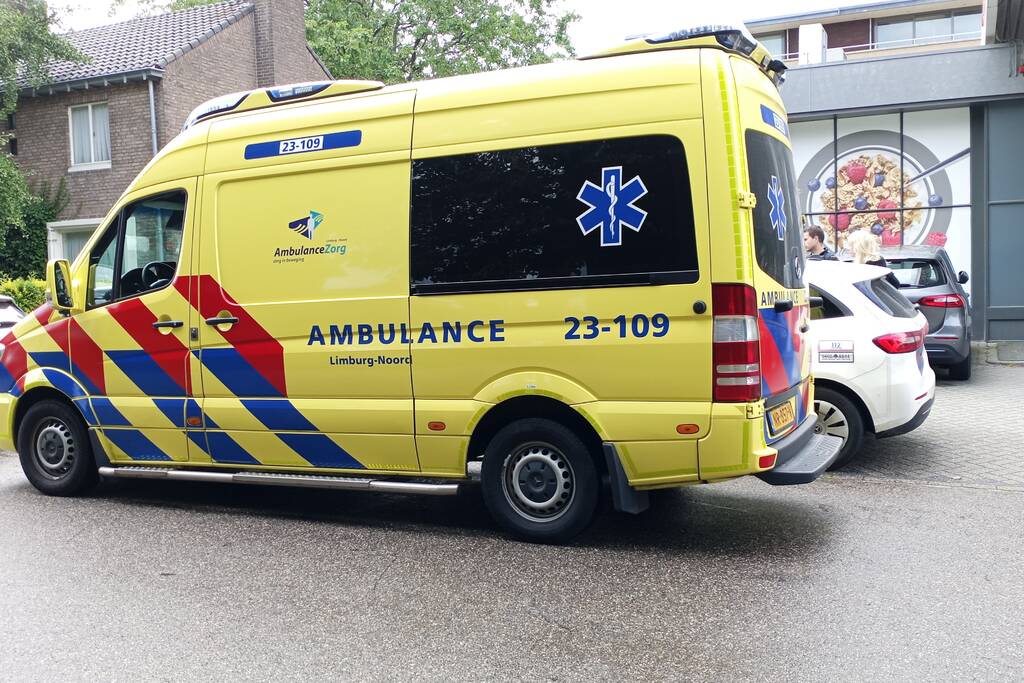 Twee opzittende van fiets gewond bij aanrijding met auto