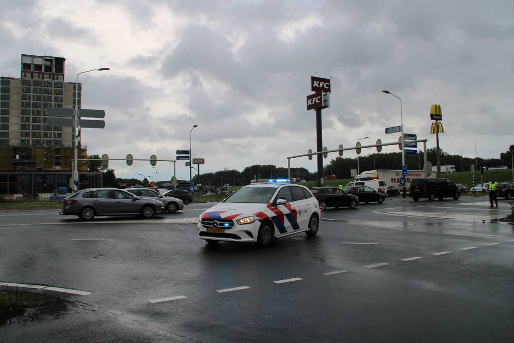 Traumahelikopter landt op de snelweg