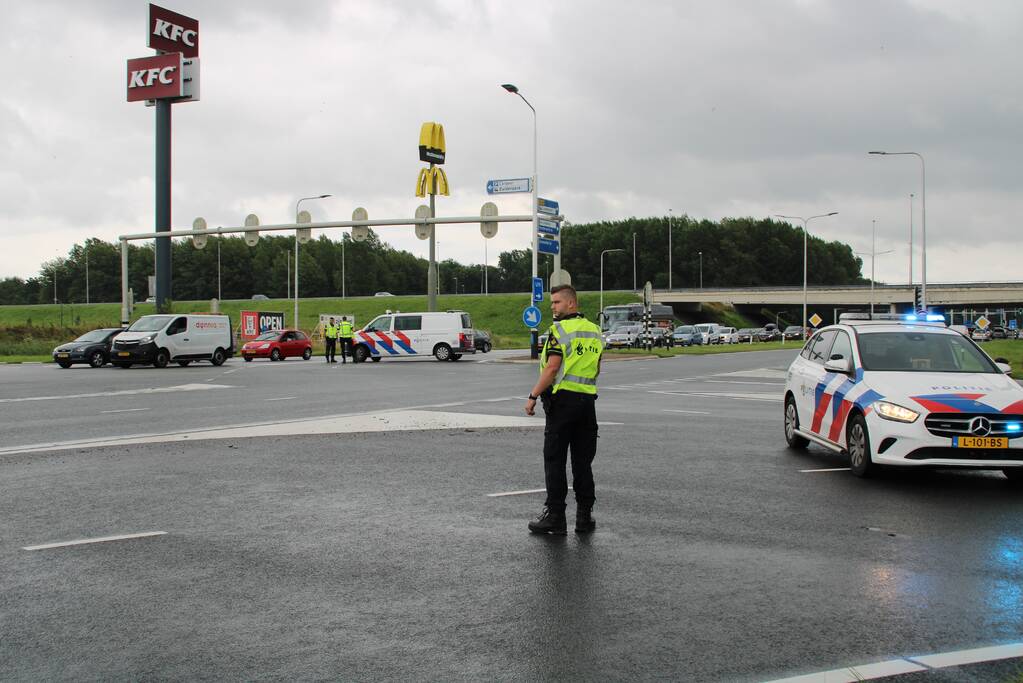 Traumahelikopter landt op de snelweg
