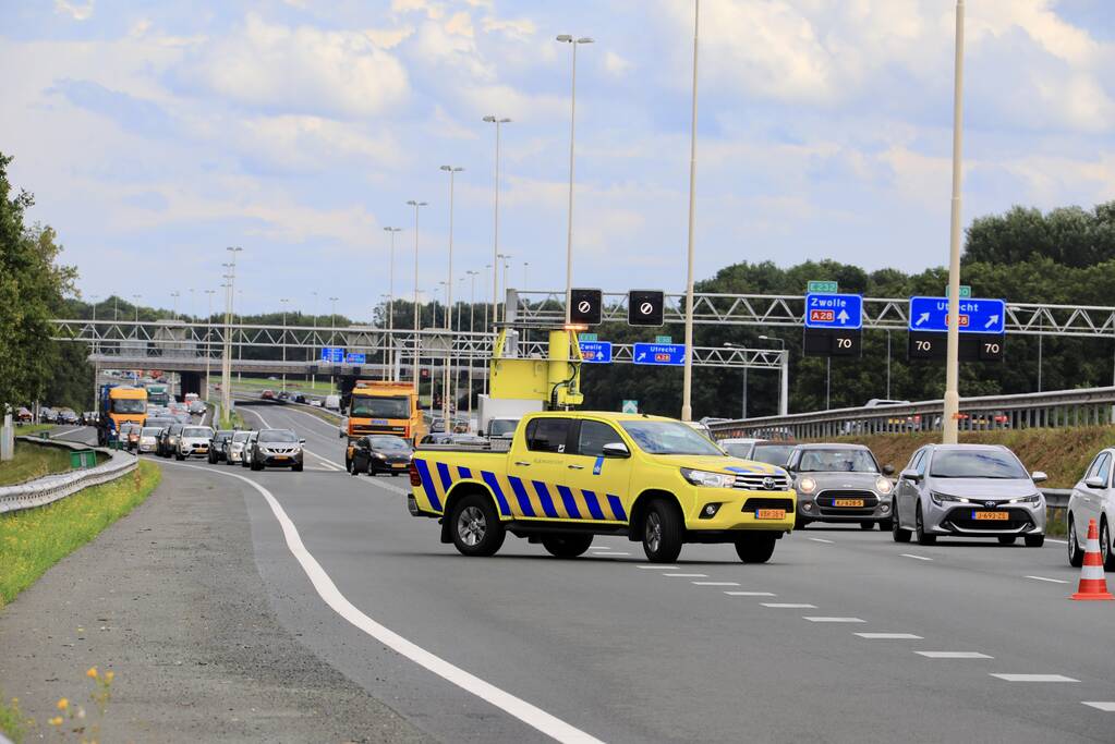 File door botsing tussen drie voertuigen