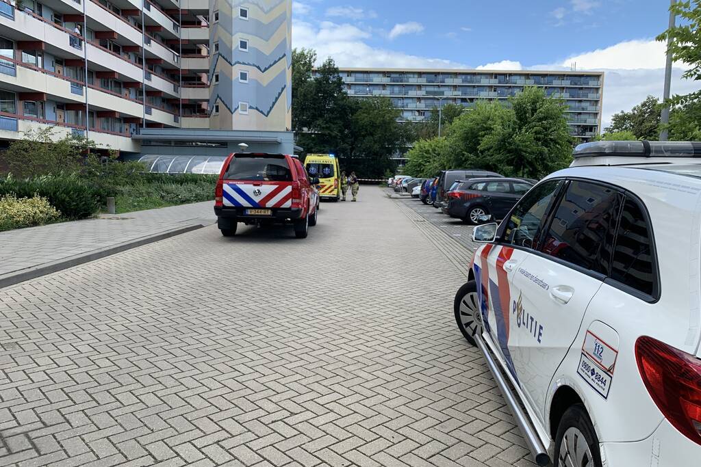 Gebied bij flat afgezet door incident