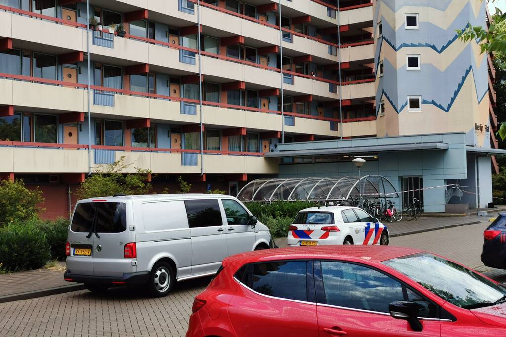 Gebied bij flat afgezet door incident