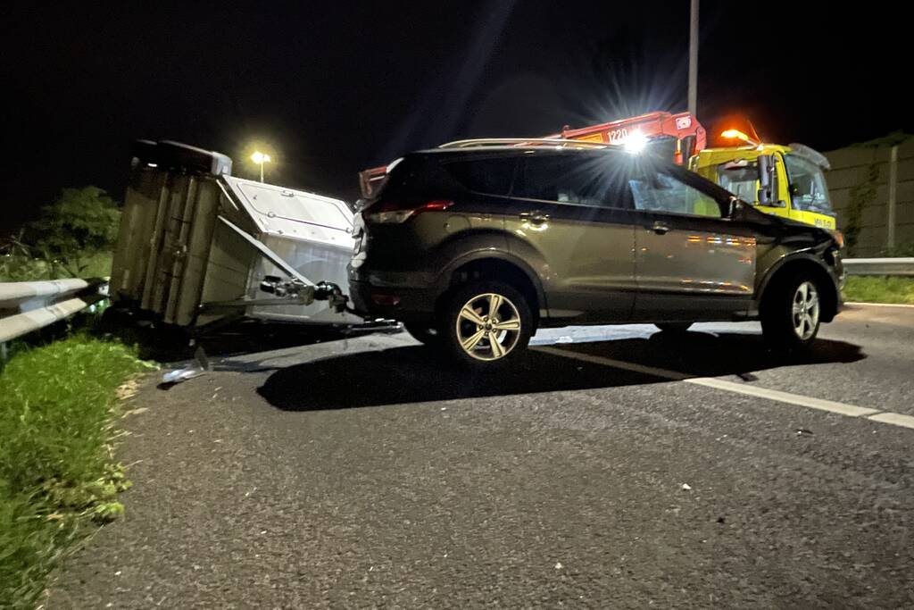Paard ontsnapt op snelweg na ongeval