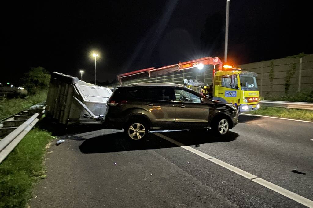 Paard ontsnapt op snelweg na ongeval