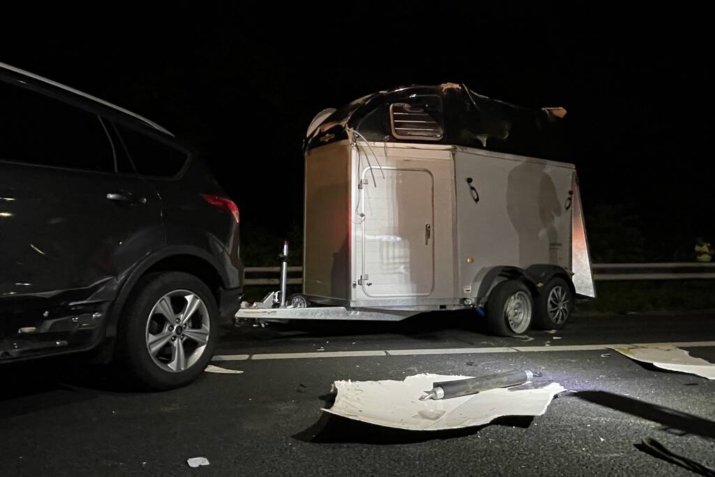 Paard ontsnapt op snelweg na ongeval