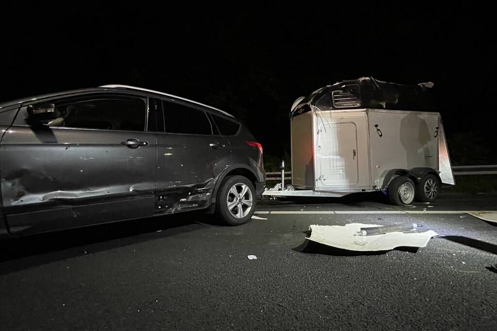 Paard ontsnapt op snelweg na ongeval