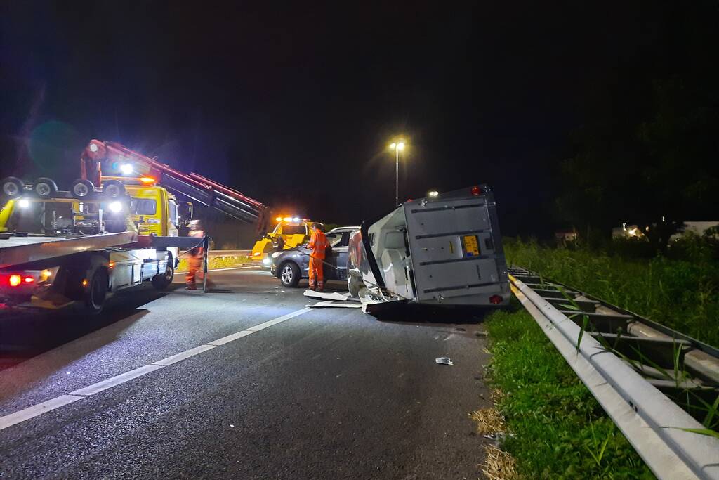 Paard ontsnapt op snelweg na ongeval
