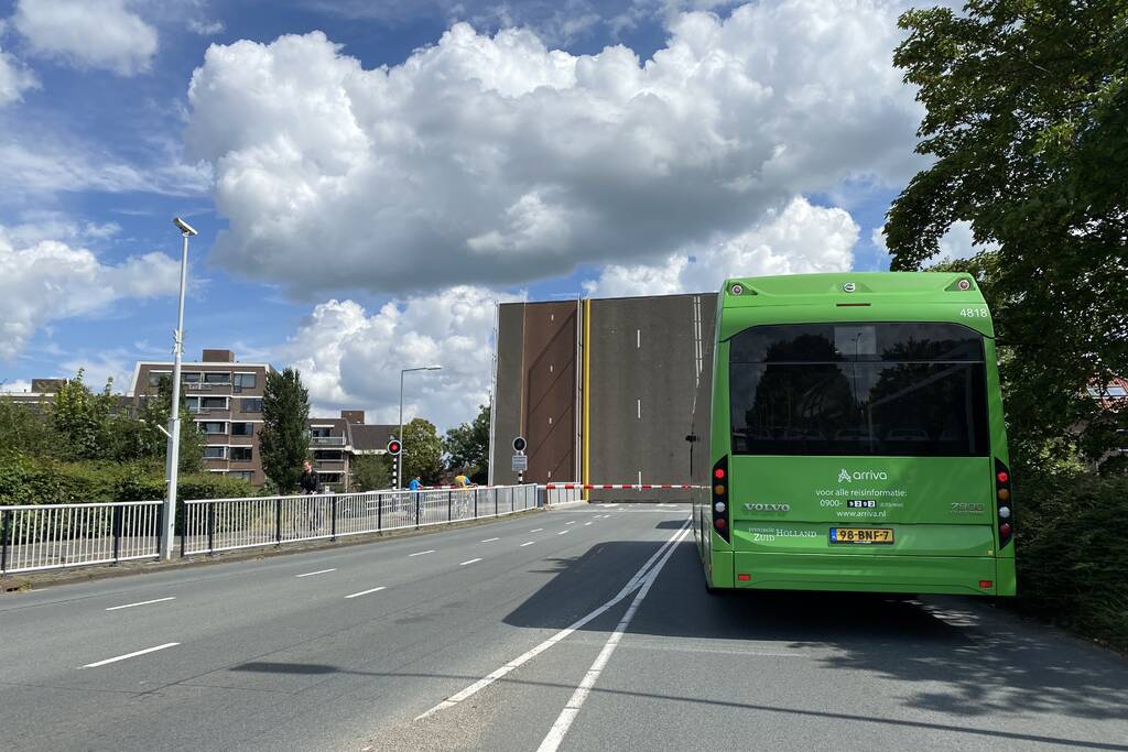 Forse verkeersopstopping door kapotte Stierenbrug