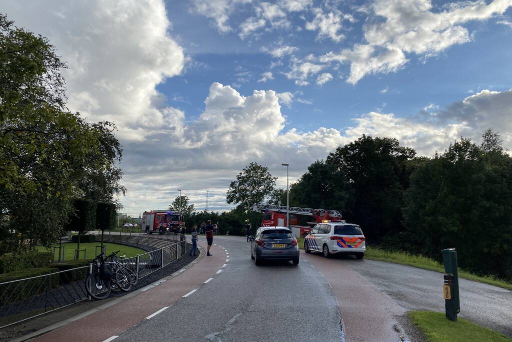 Rook uit schoorsteen van woning