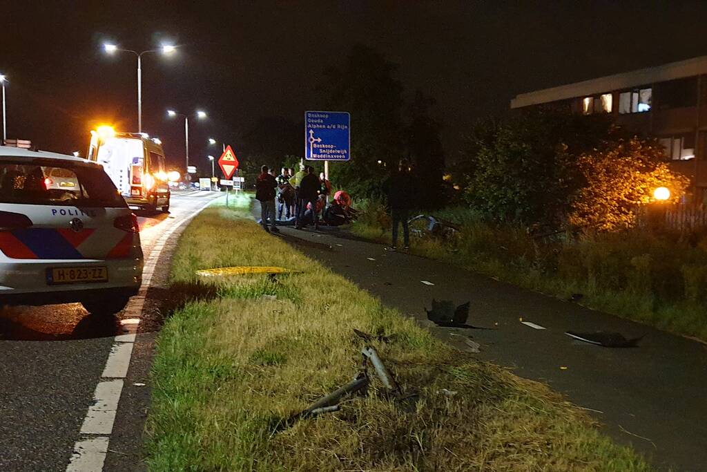 Bestuurder belandt met auto bijna in sloot