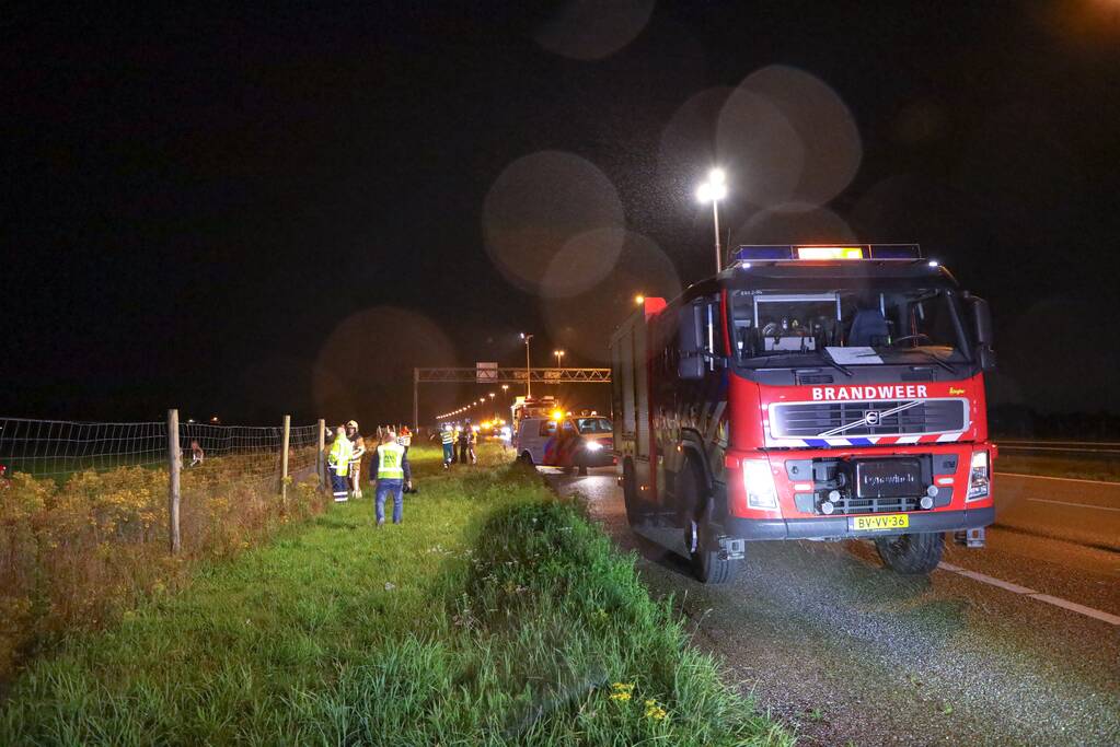 Twee voertuigen raken van de weg