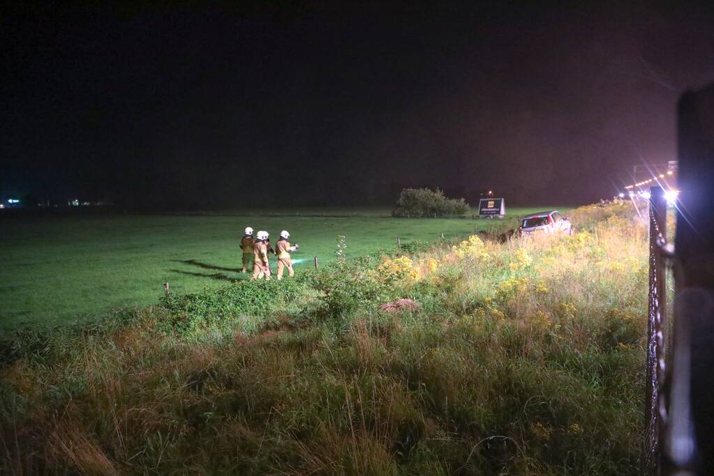 Twee voertuigen raken van de weg
