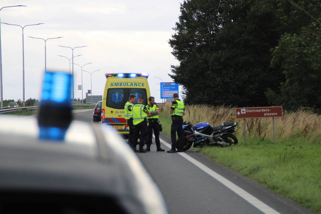Motorrijder gaat onderuit