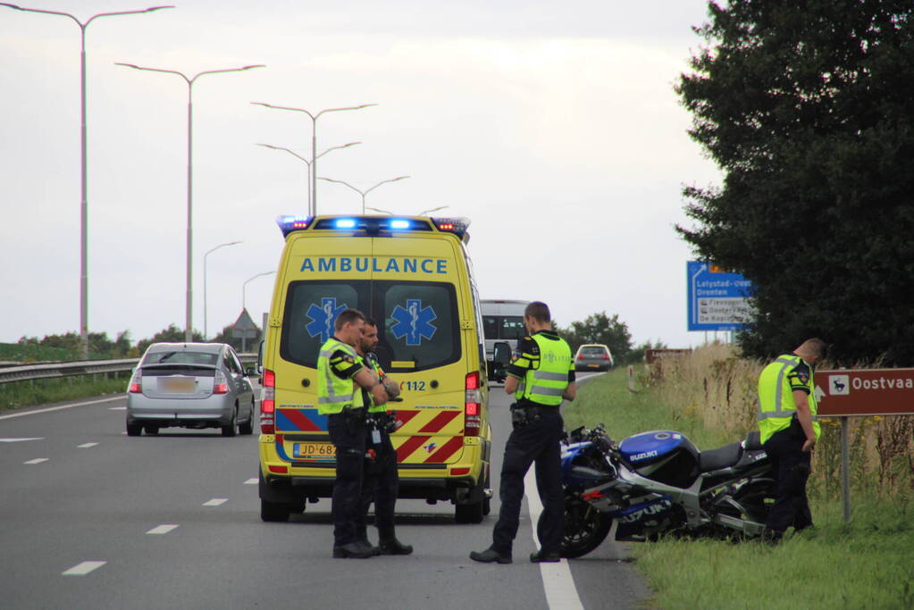 Motorrijder gaat onderuit