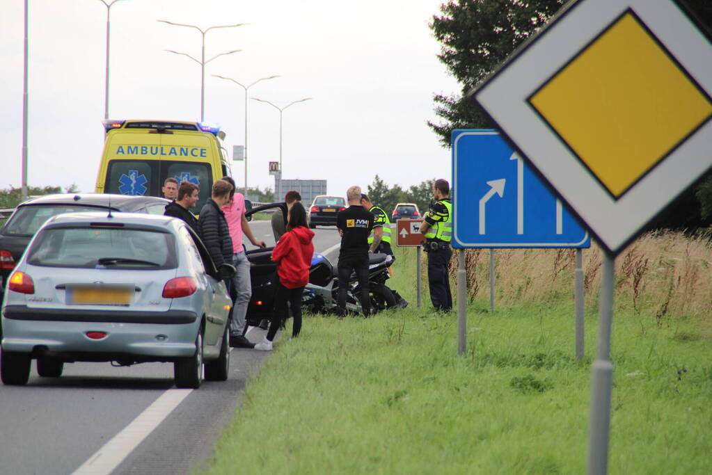 Motorrijder gaat onderuit