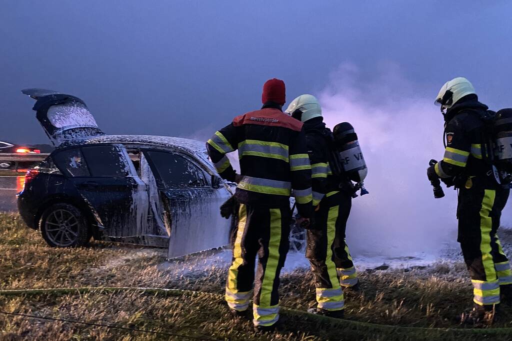Voertuig in brand op Rijksweg