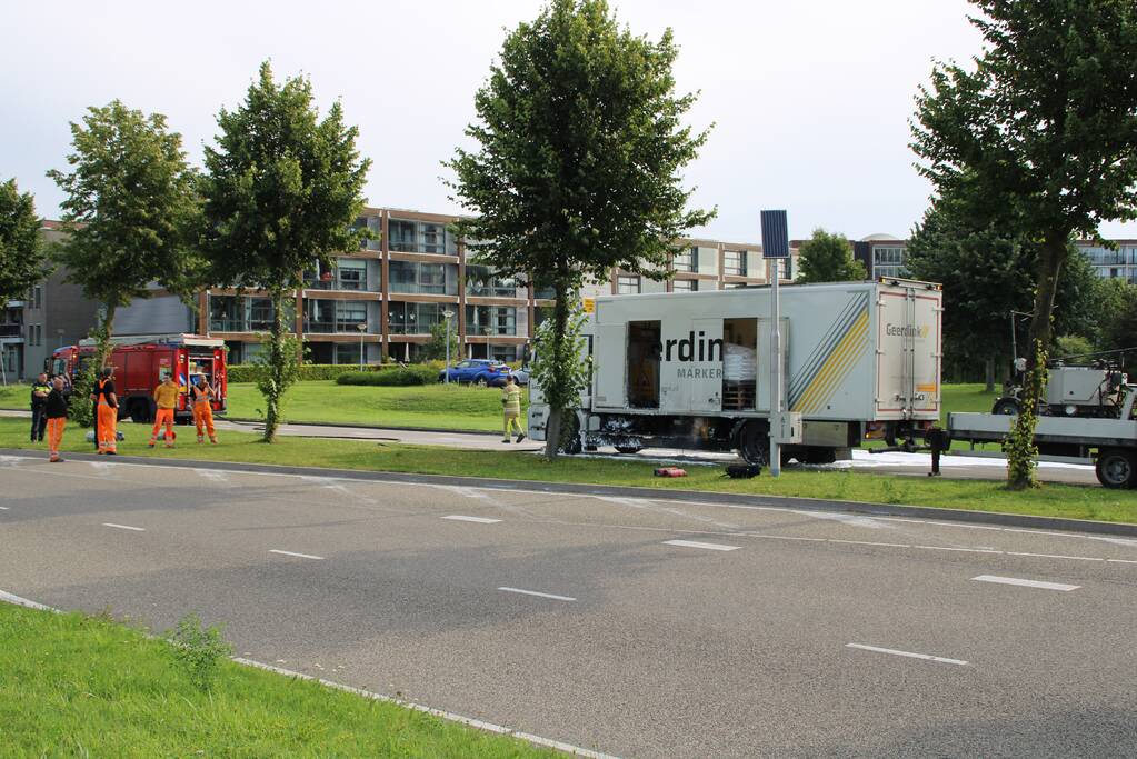 Brand onder vrachtwagen snel geblust