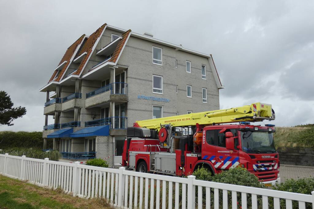Windvlaag zorgt voor schade aan dak