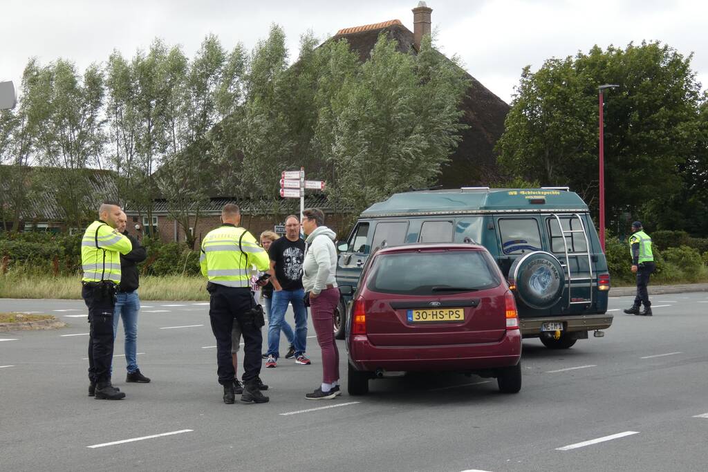 Verkeershinder door ongeval tussen personenauto en bus