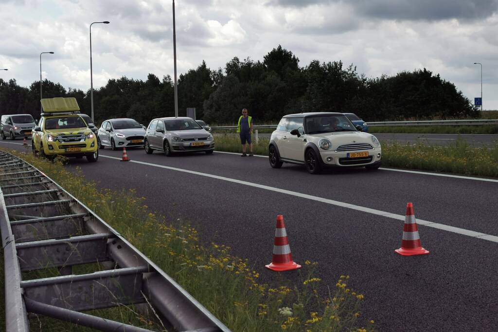 Achteras vrachtwagen vat vlam