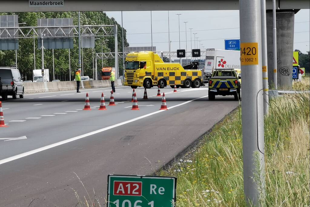 Achteras vrachtwagen vat vlam